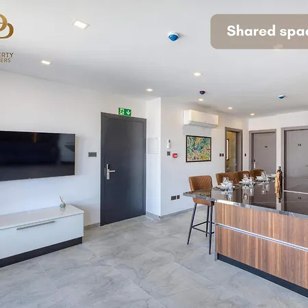 Urban 19 Residences The Signature Gasthof *